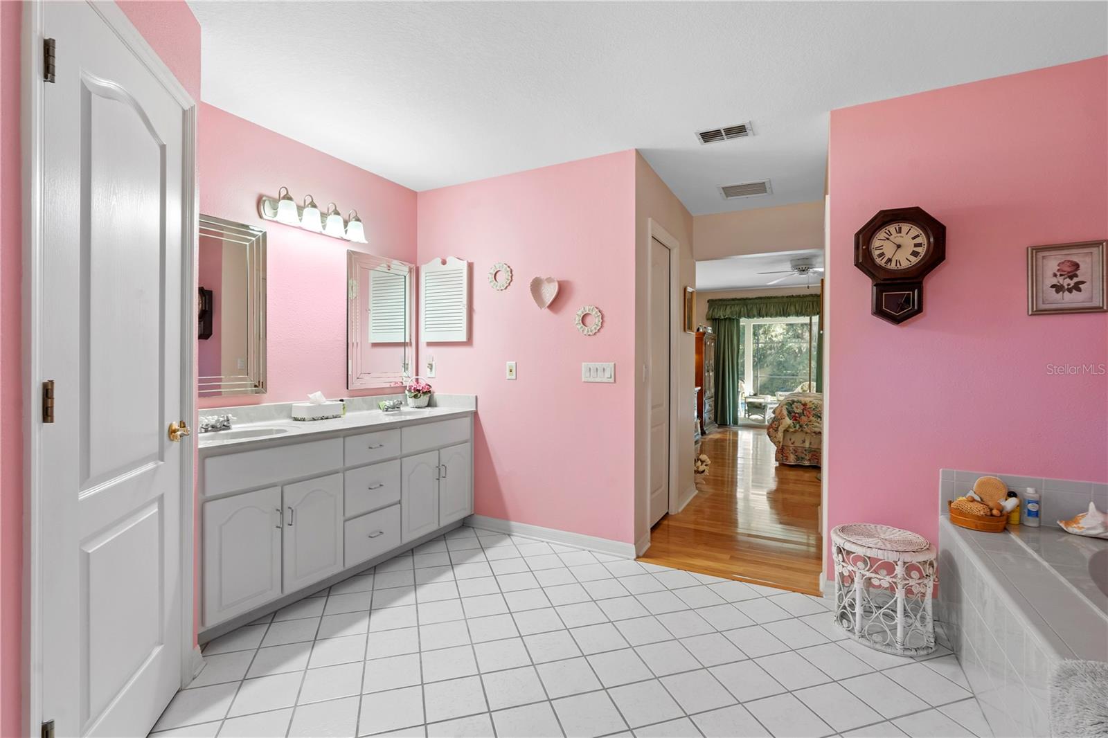 Image 23 of 28 For 301 Lafayette Place