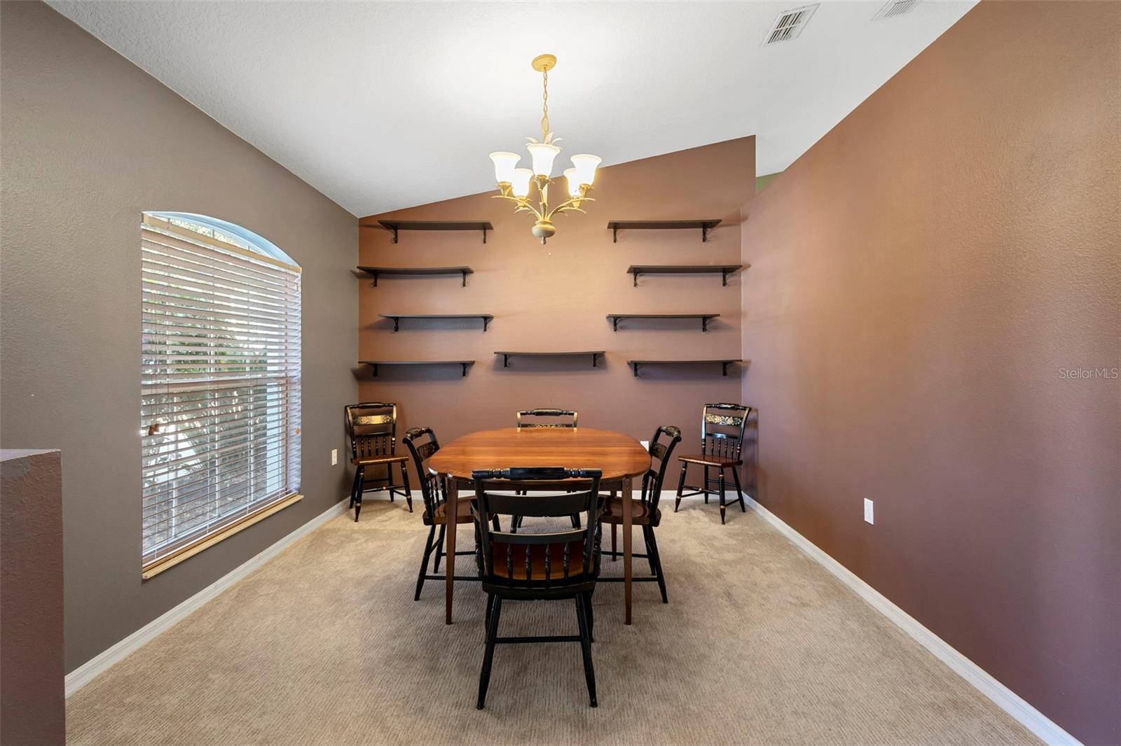 Image 11 of 43 For 606 White Oak Way