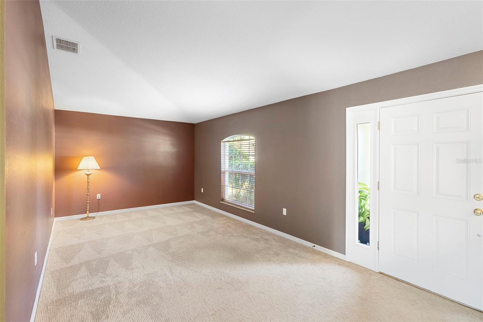 Image 12 of 43 For 606 White Oak Way