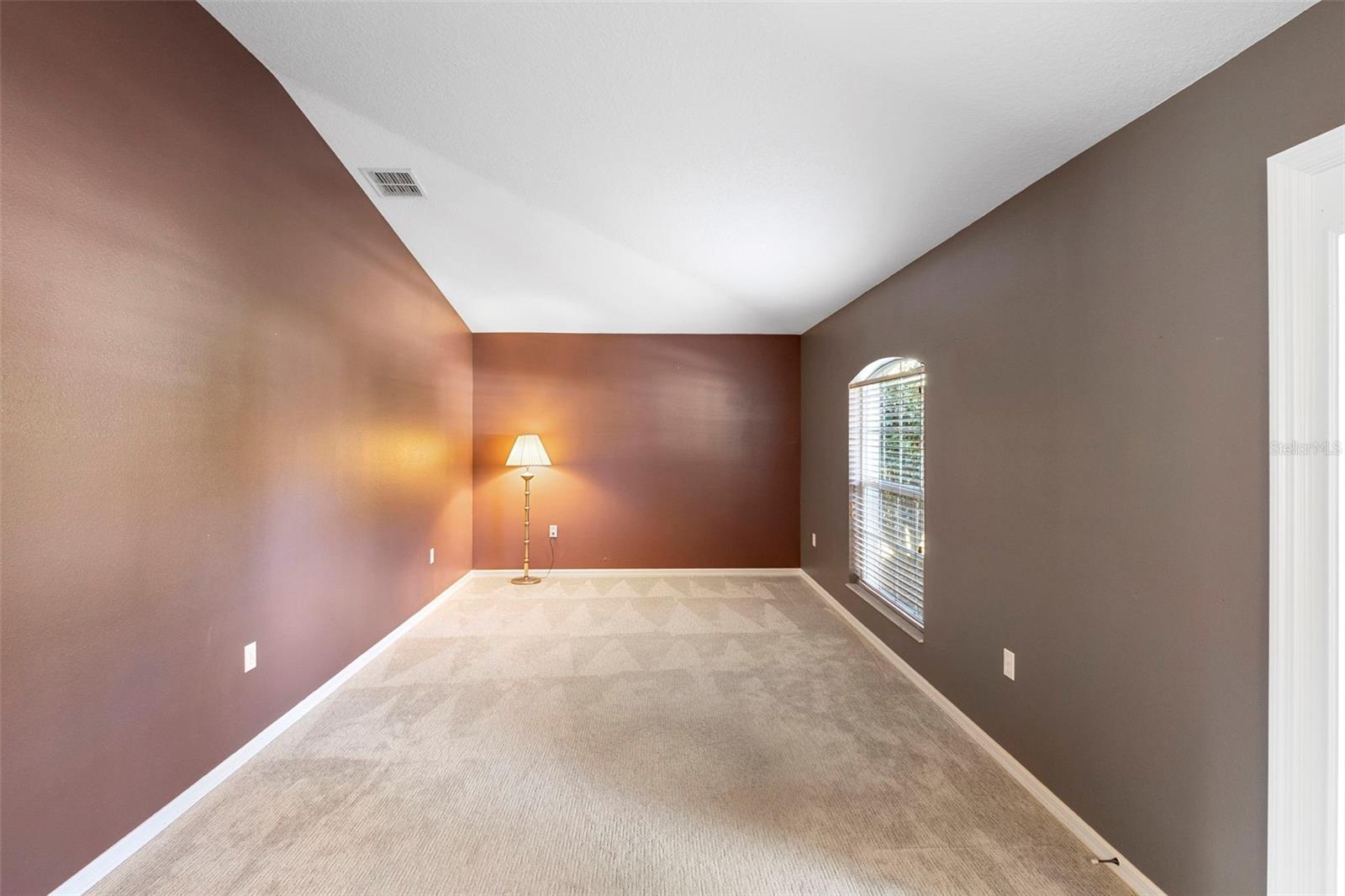 Image 13 of 43 For 606 White Oak Way