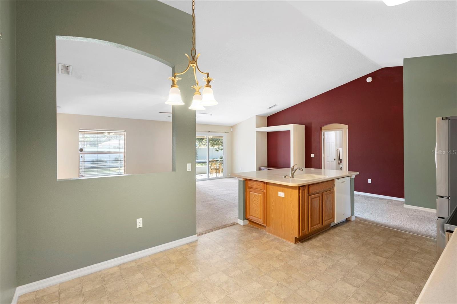 Image 17 of 43 For 606 White Oak Way