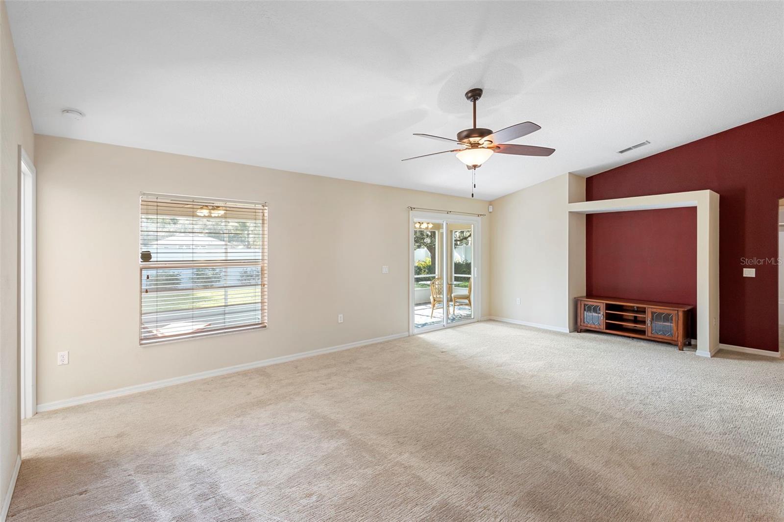 Image 22 of 43 For 606 White Oak Way