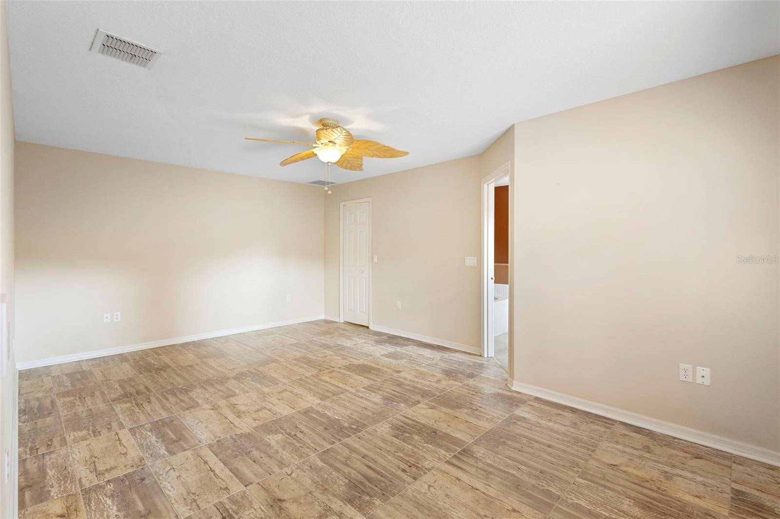 Image 23 of 43 For 606 White Oak Way