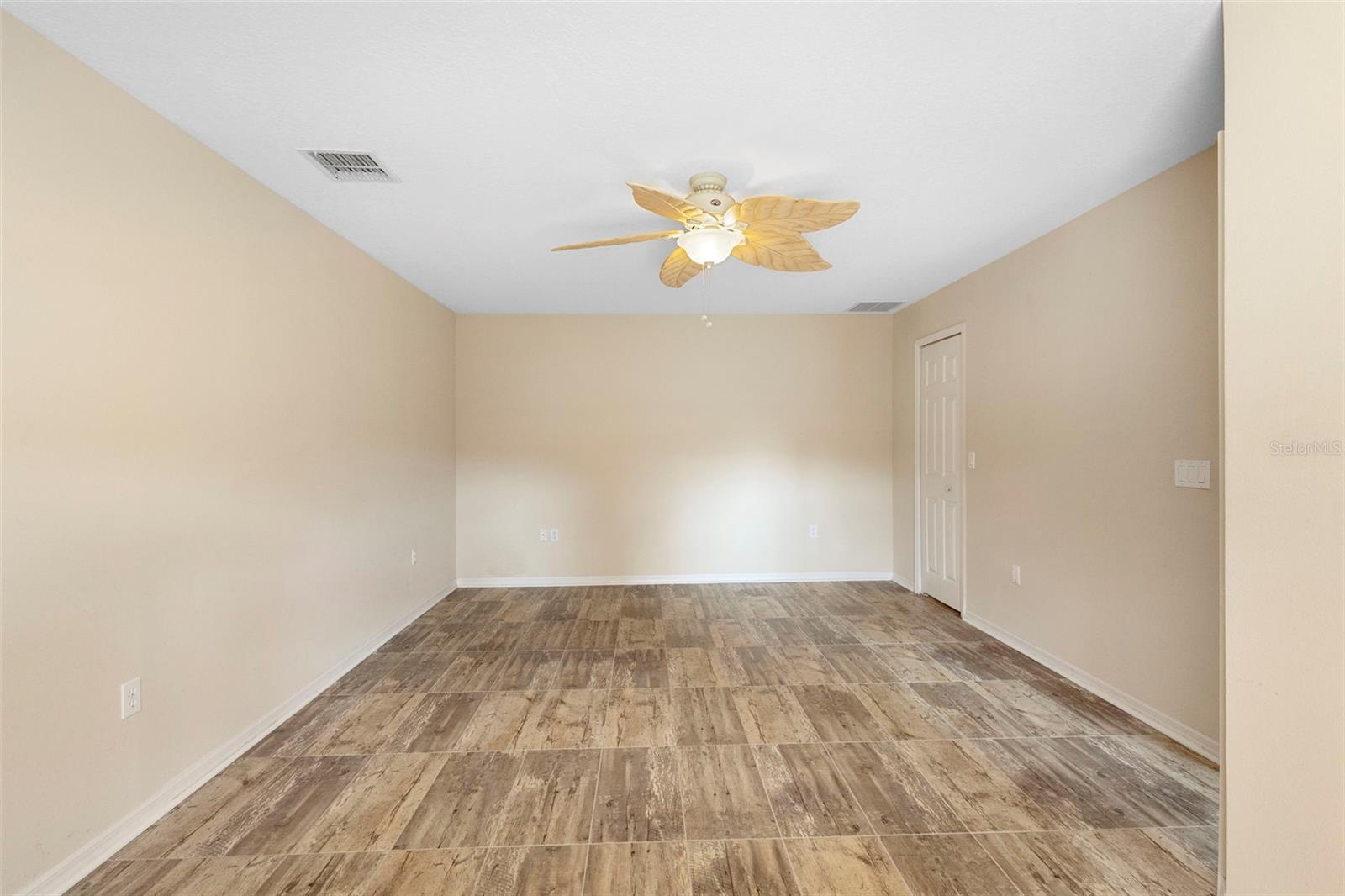 Image 24 of 43 For 606 White Oak Way