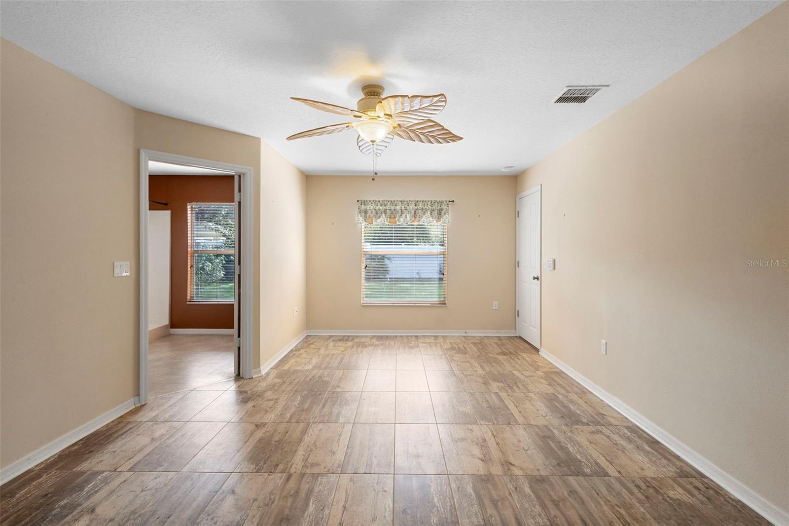 Image 26 of 43 For 606 White Oak Way