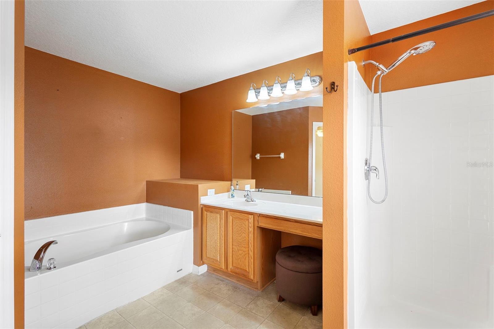 Image 27 of 43 For 606 White Oak Way