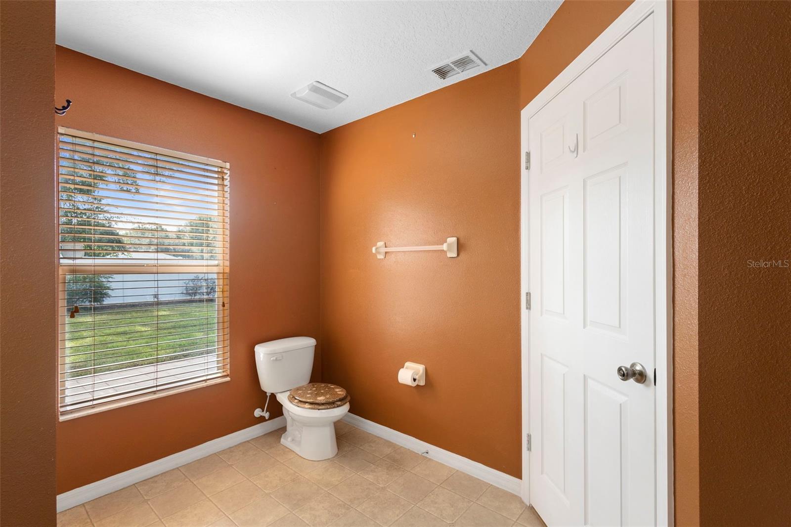 Image 28 of 43 For 606 White Oak Way