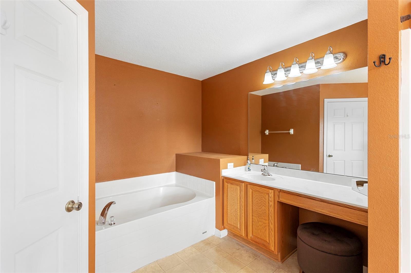 Image 29 of 43 For 606 White Oak Way