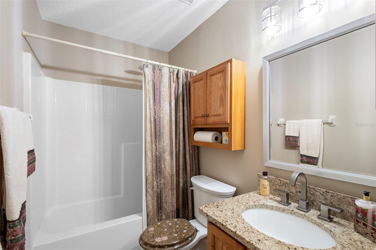 Image 32 of 43 For 606 White Oak Way