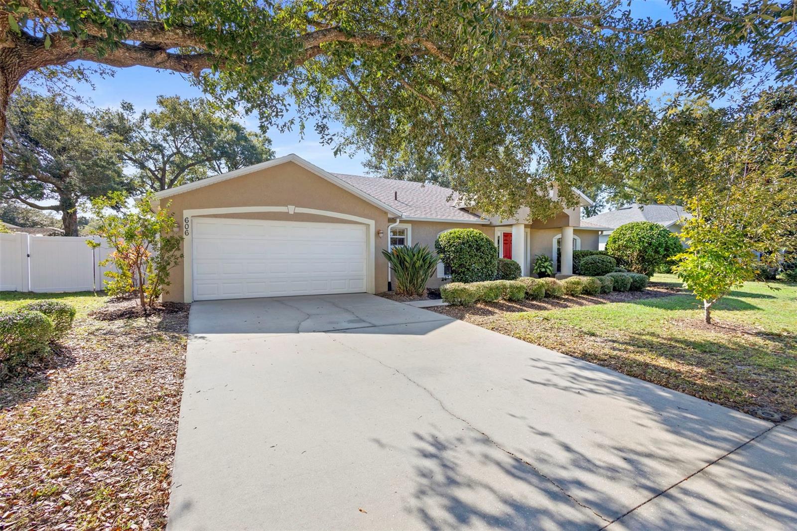 Image 4 of 43 For 606 White Oak Way