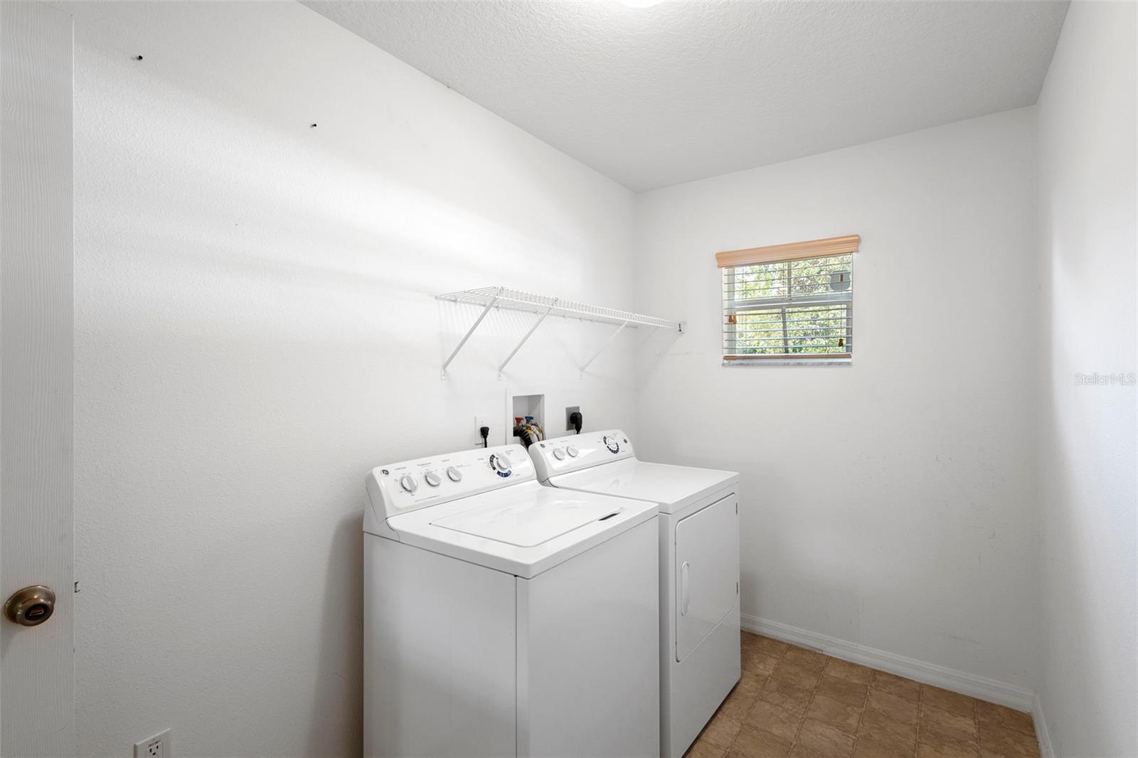 Image 41 of 43 For 606 White Oak Way