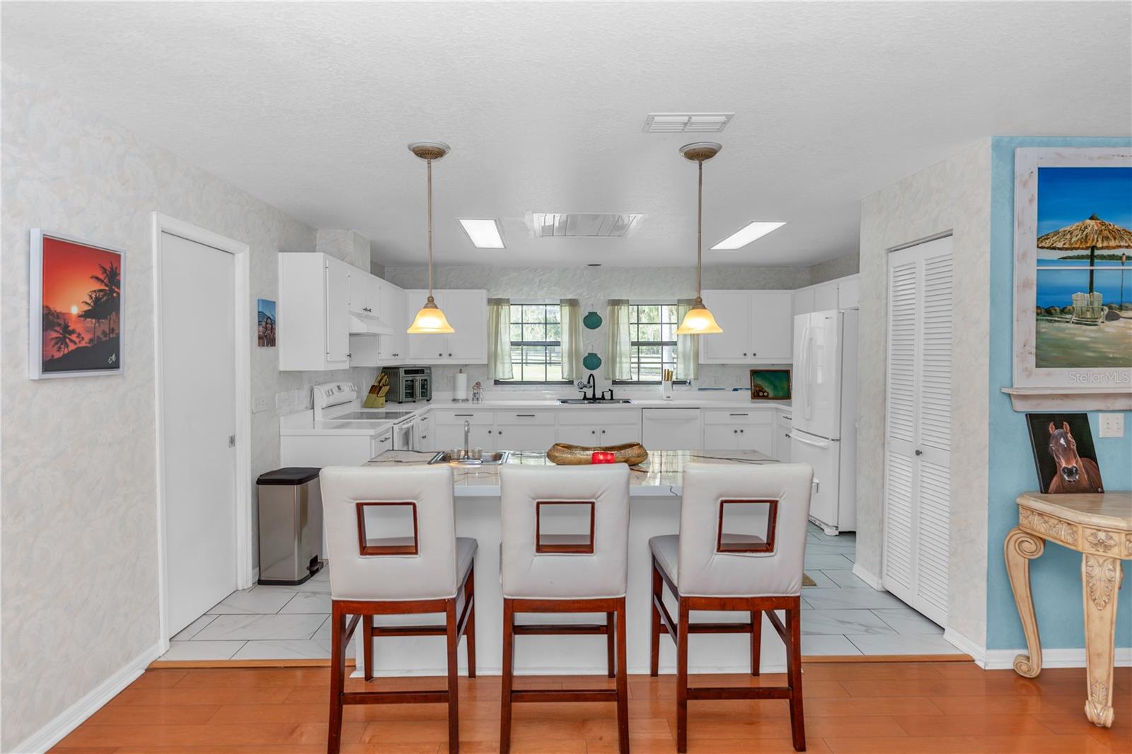 Image 17 of 44 For 209 Oakapple Trail