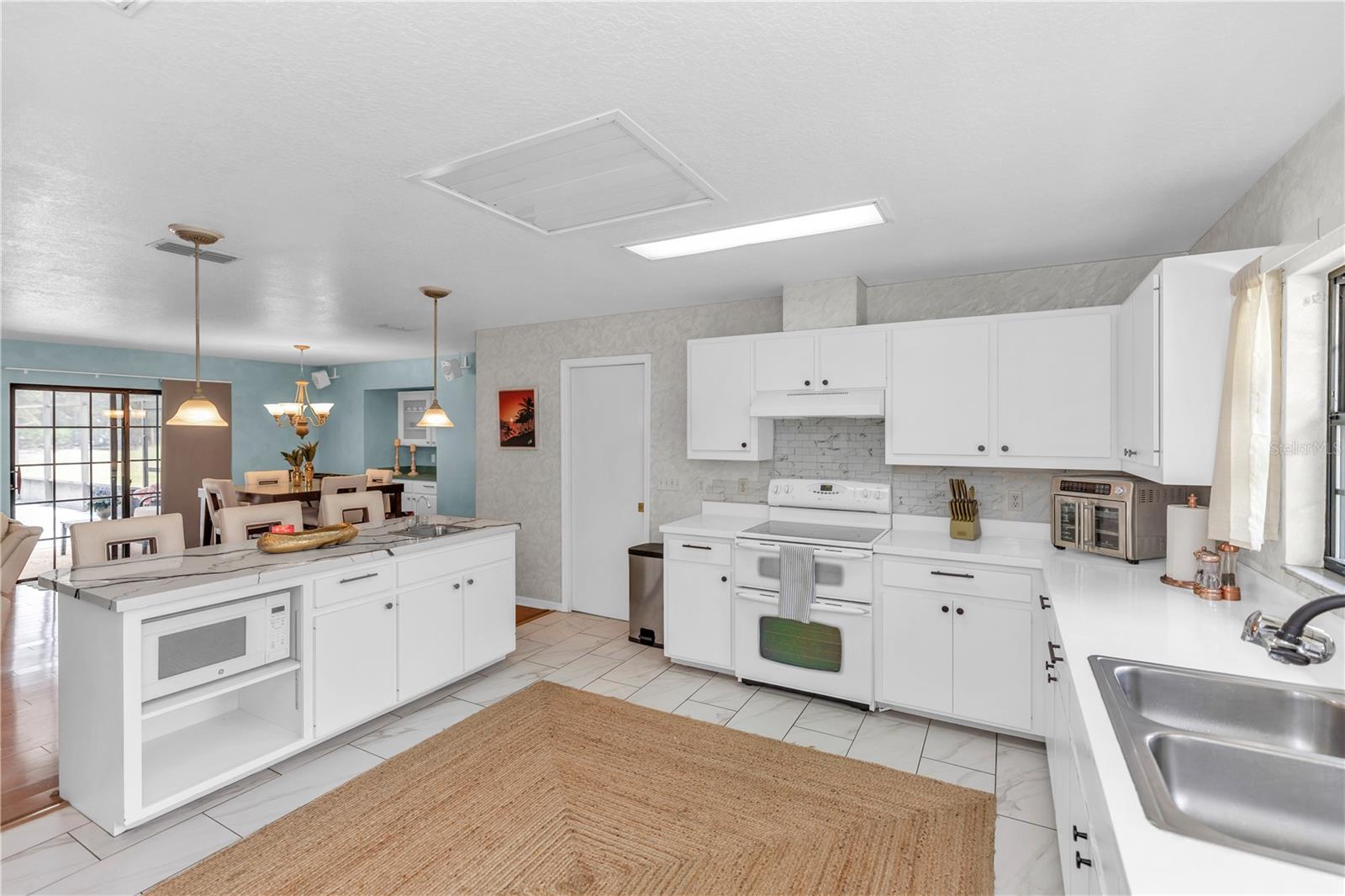 Image 19 of 44 For 209 Oakapple Trail