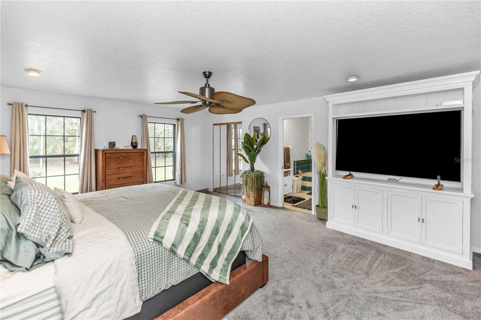 Image 21 of 44 For 209 Oakapple Trail