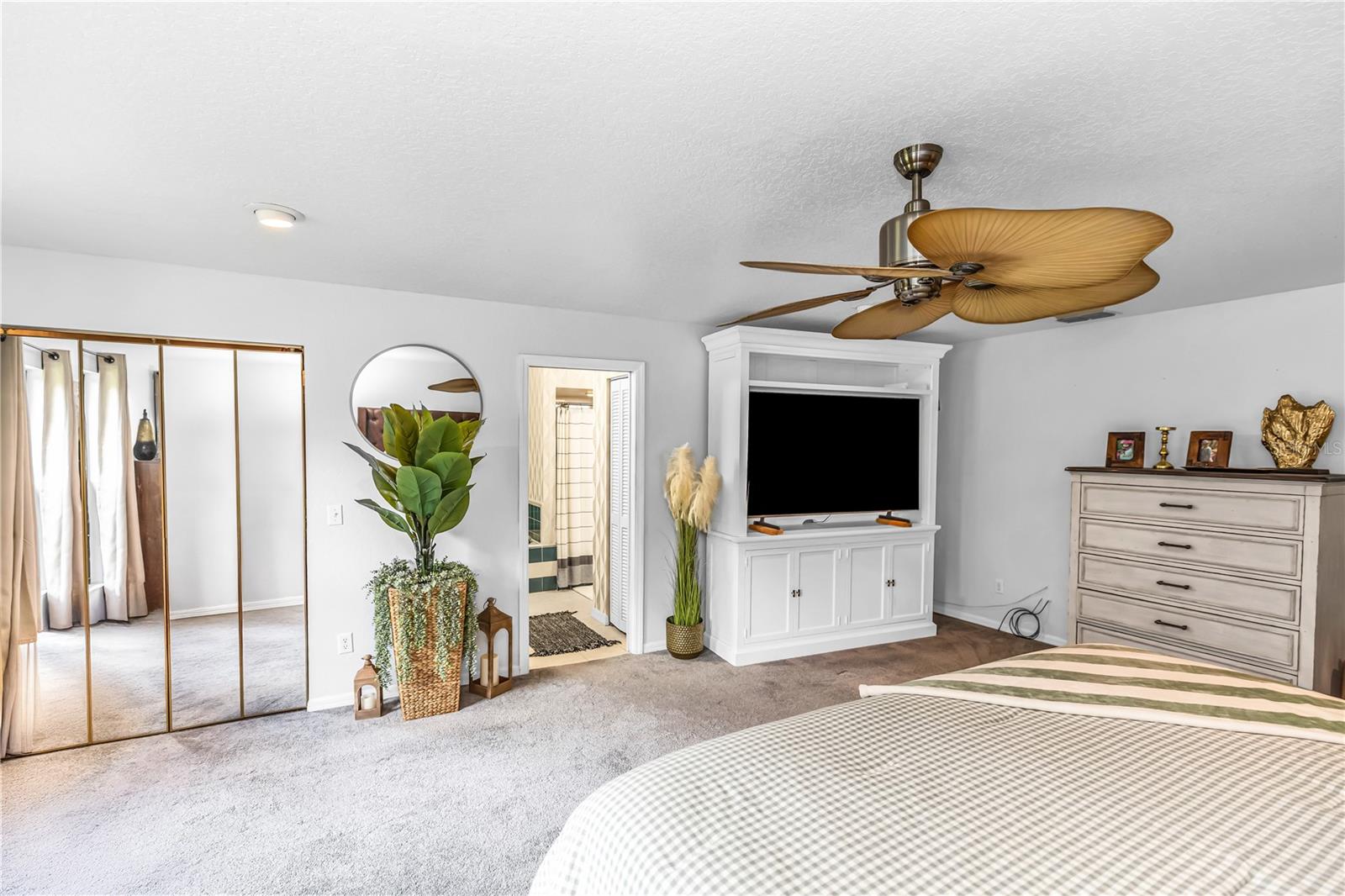 Image 22 of 44 For 209 Oakapple Trail