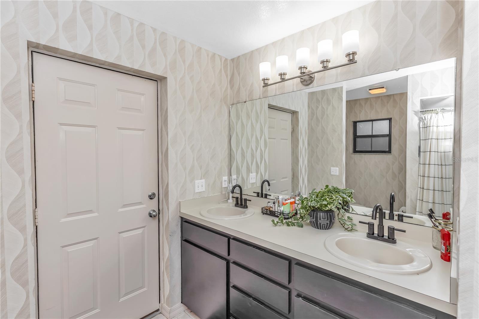 Image 25 of 44 For 209 Oakapple Trail