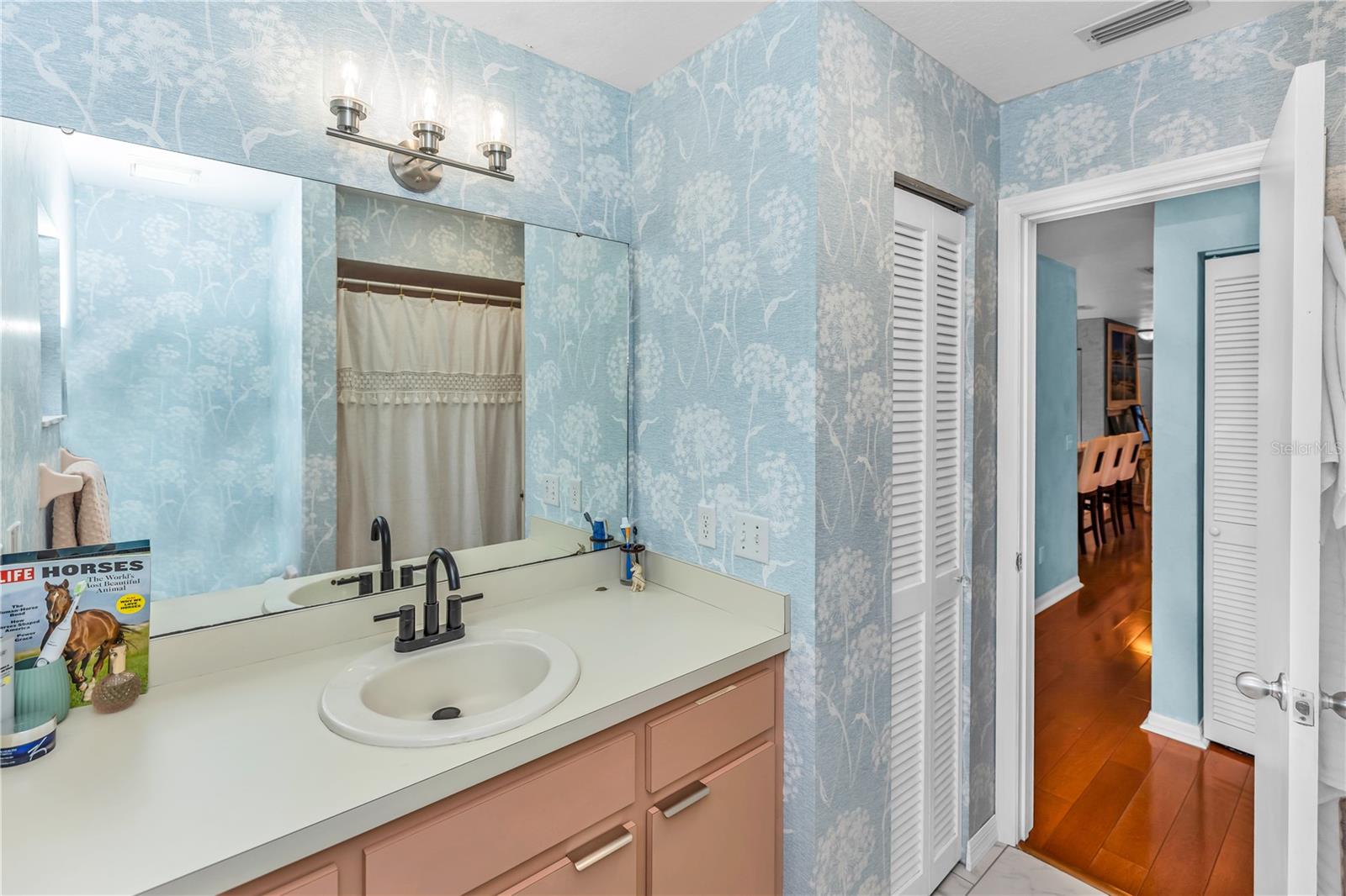 Image 30 of 44 For 209 Oakapple Trail