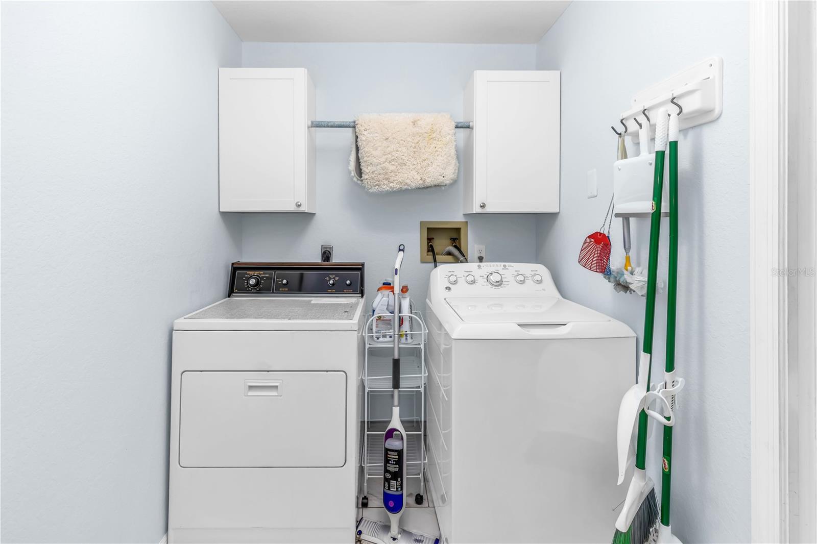 Image 33 of 44 For 209 Oakapple Trail