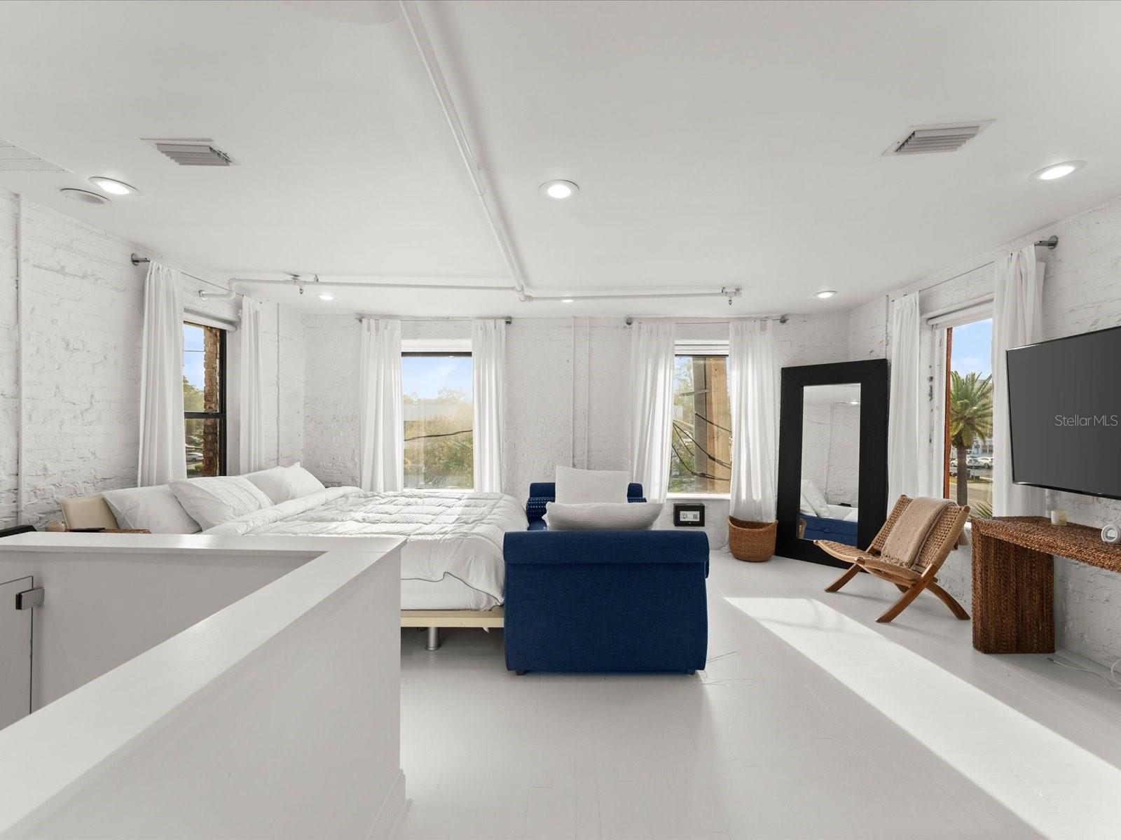 Image 17 of 68 For 307 Palmetto Avenue