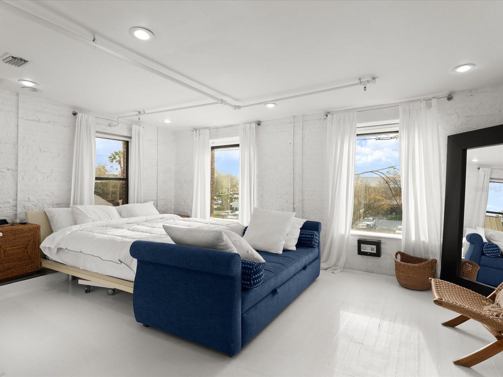 Image 18 of 68 For 307 Palmetto Avenue