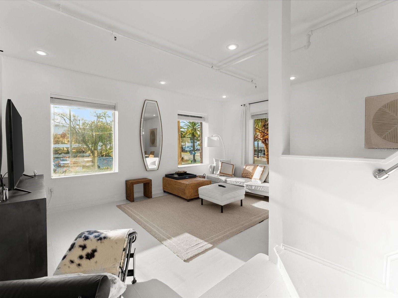 Image 33 of 68 For 307 Palmetto Avenue