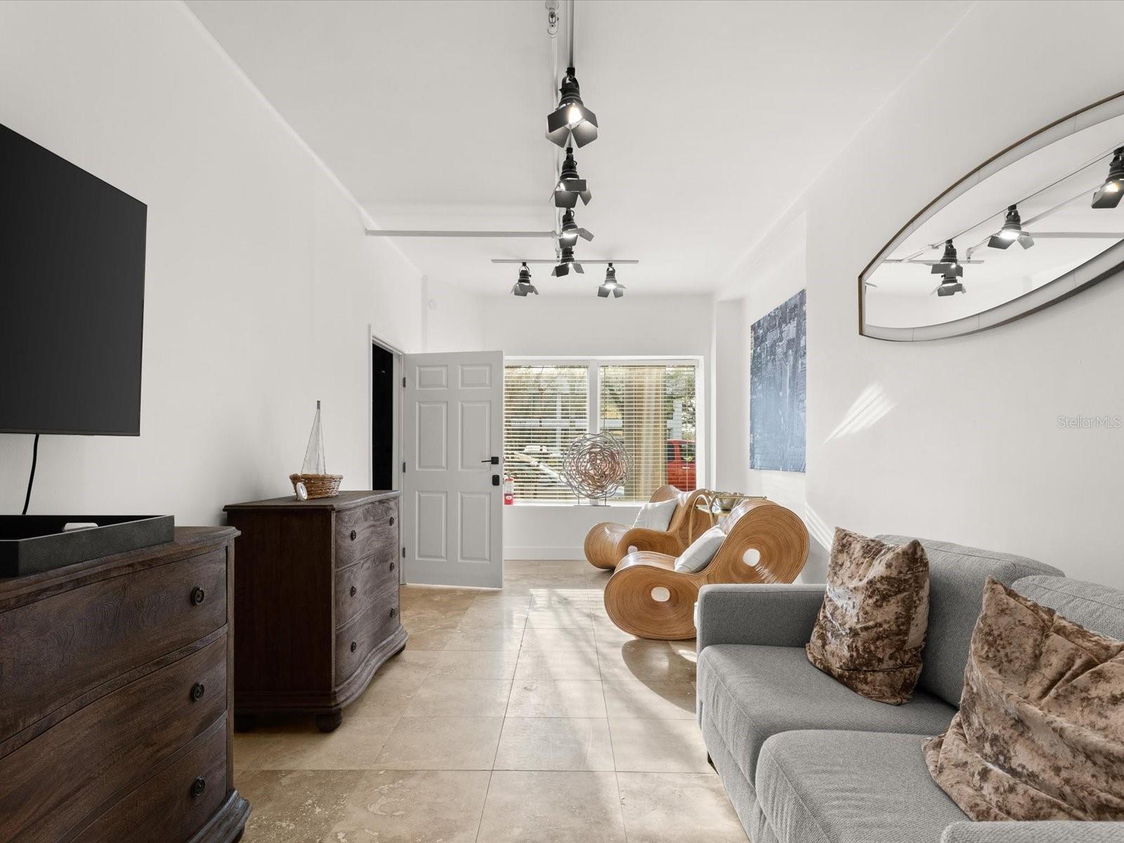 Image 4 of 68 For 307 Palmetto Avenue