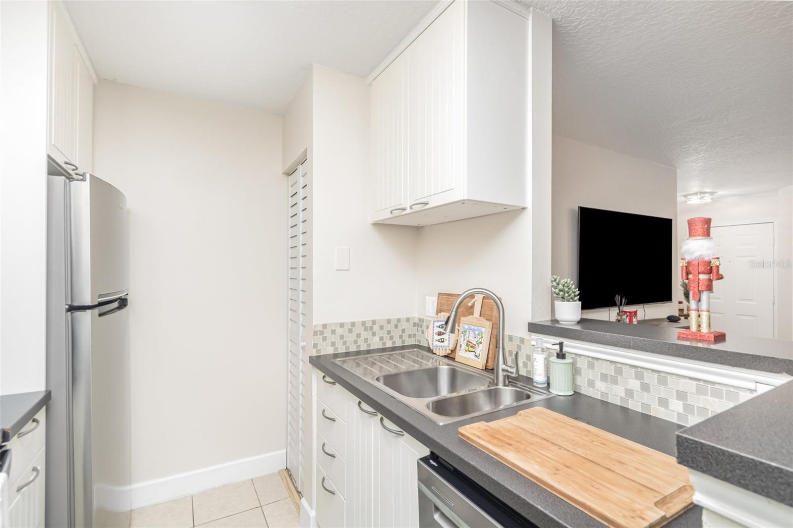 Image 7 of 20 For 712 Secret Harbor Lane 104