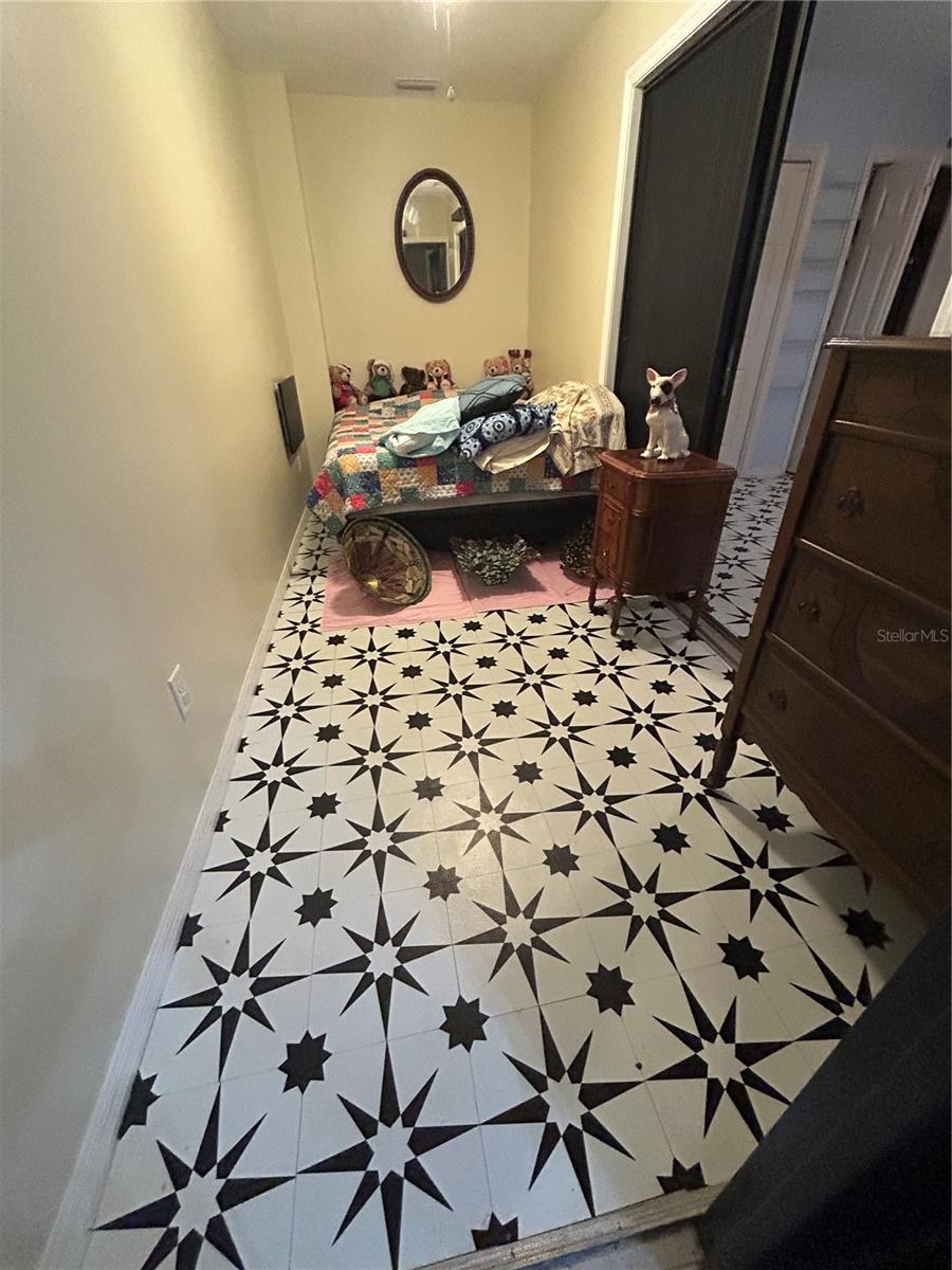 Image 10 of 34 For 906 Village Green Road