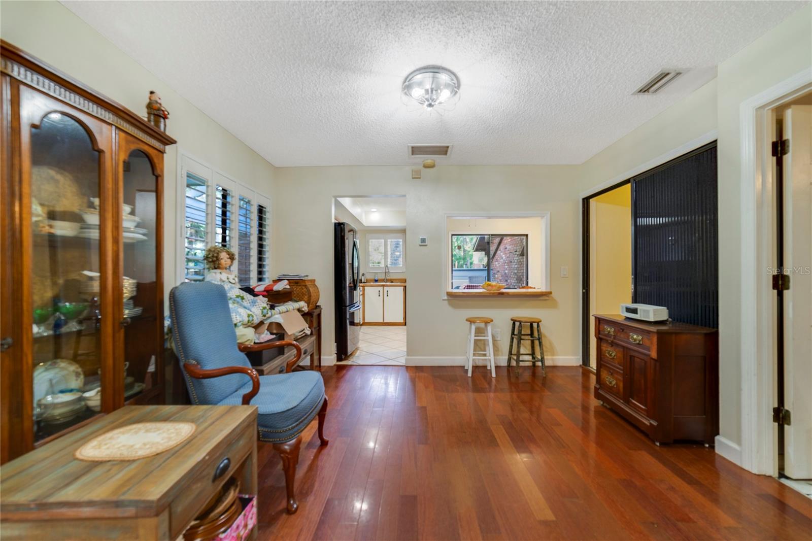 Image 16 of 34 For 906 Village Green Road