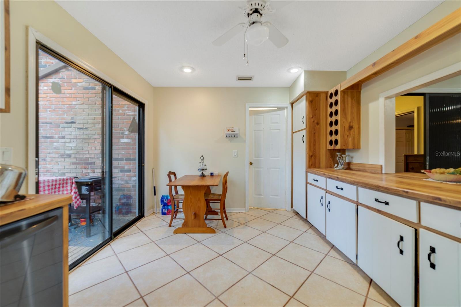 Image 18 of 34 For 906 Village Green Road