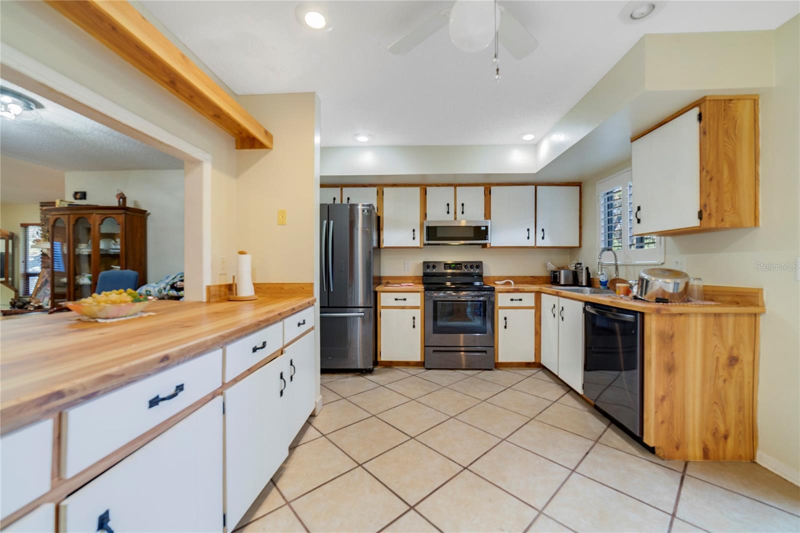 Image 19 of 34 For 906 Village Green Road