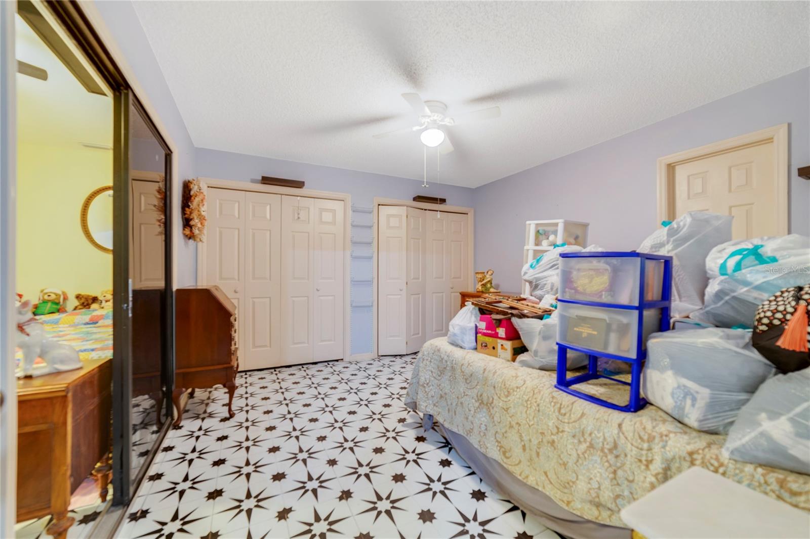 Image 20 of 34 For 906 Village Green Road