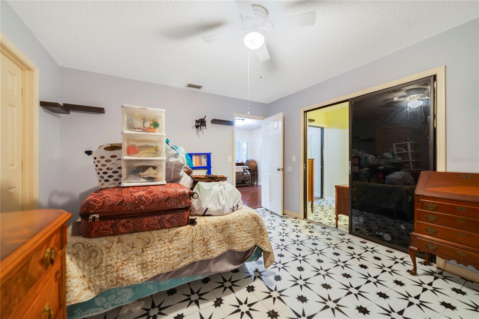 Image 22 of 34 For 906 Village Green Road