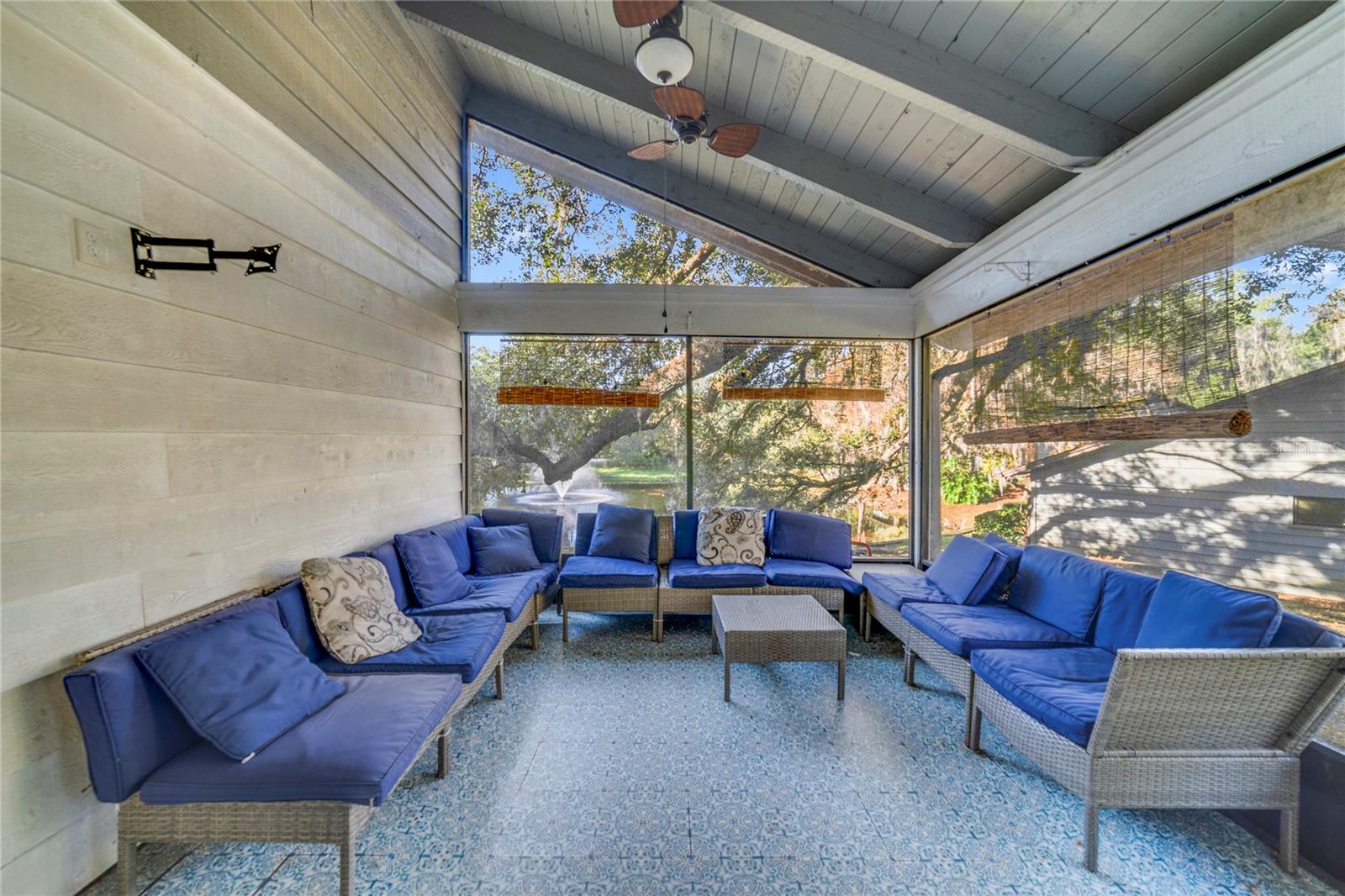 Image 27 of 34 For 906 Village Green Road