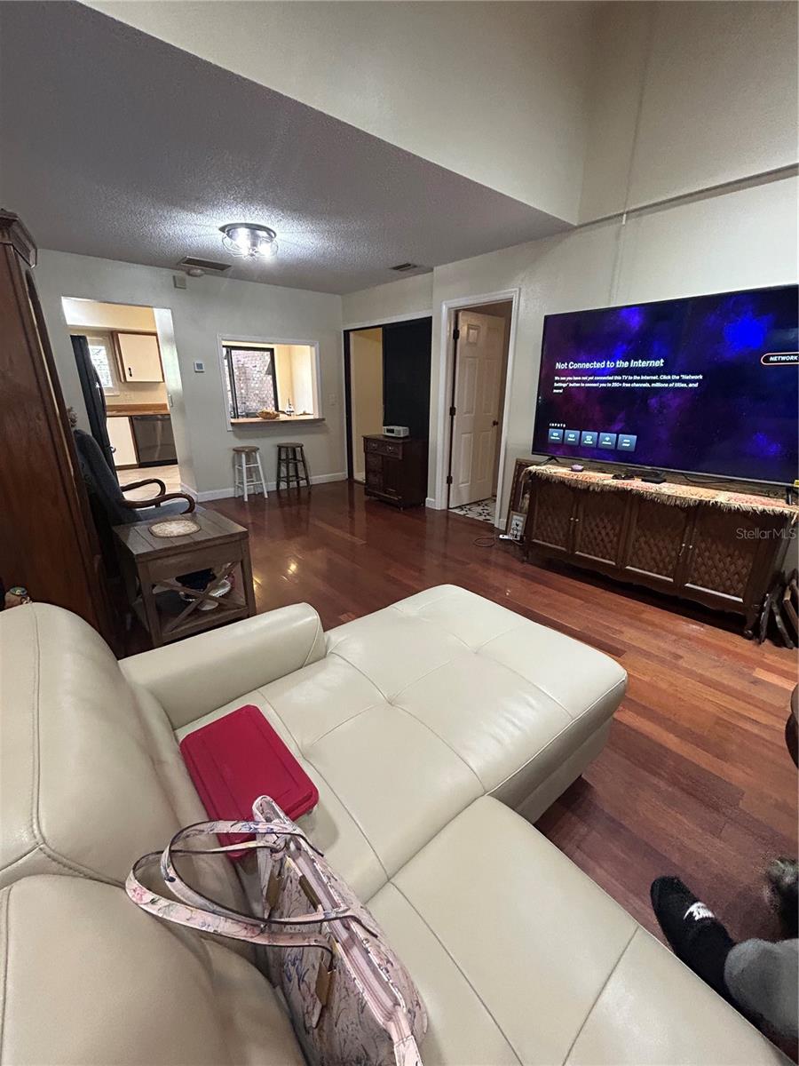 Image 8 of 34 For 906 Village Green Road