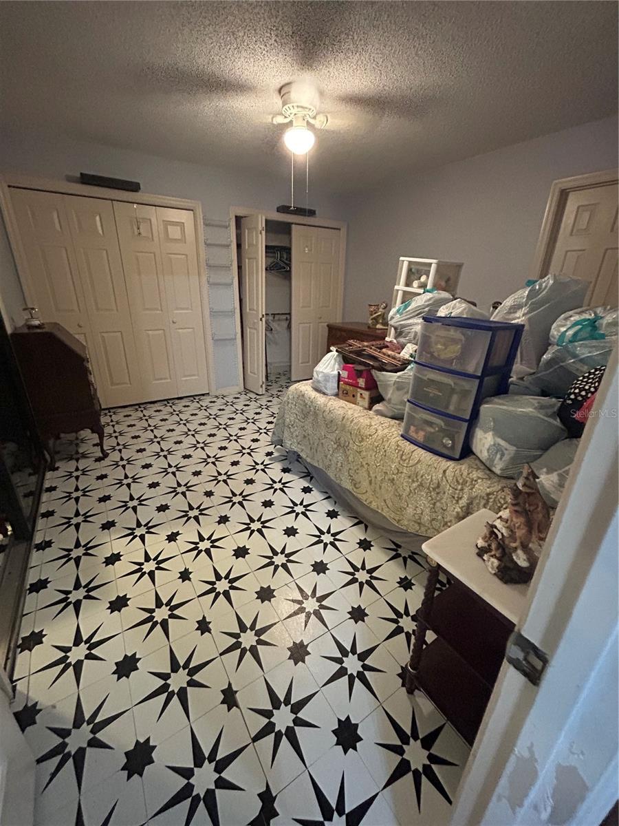 Image 9 of 34 For 906 Village Green Road