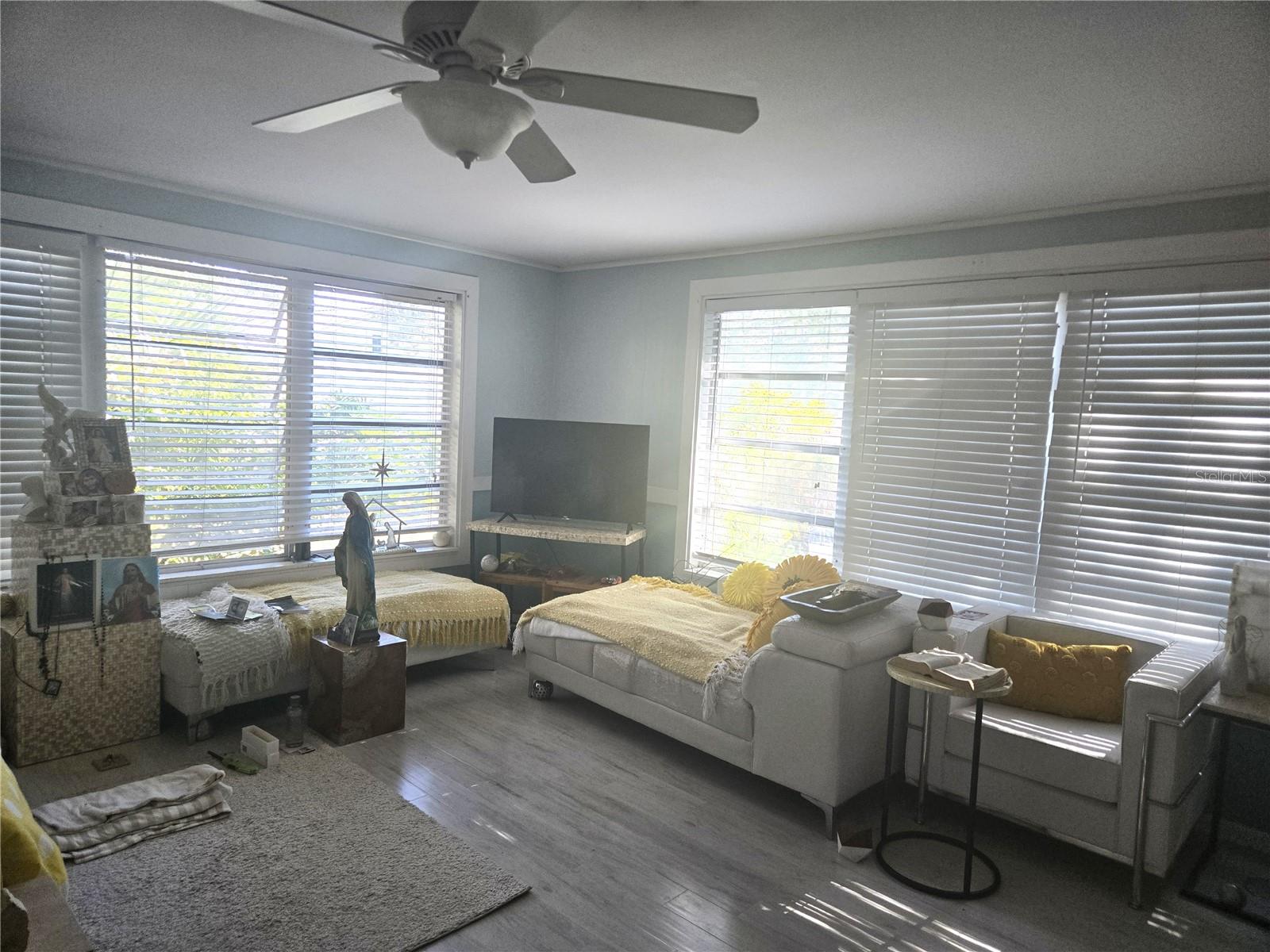 Image 6 of 6 For 2455 Royal Road