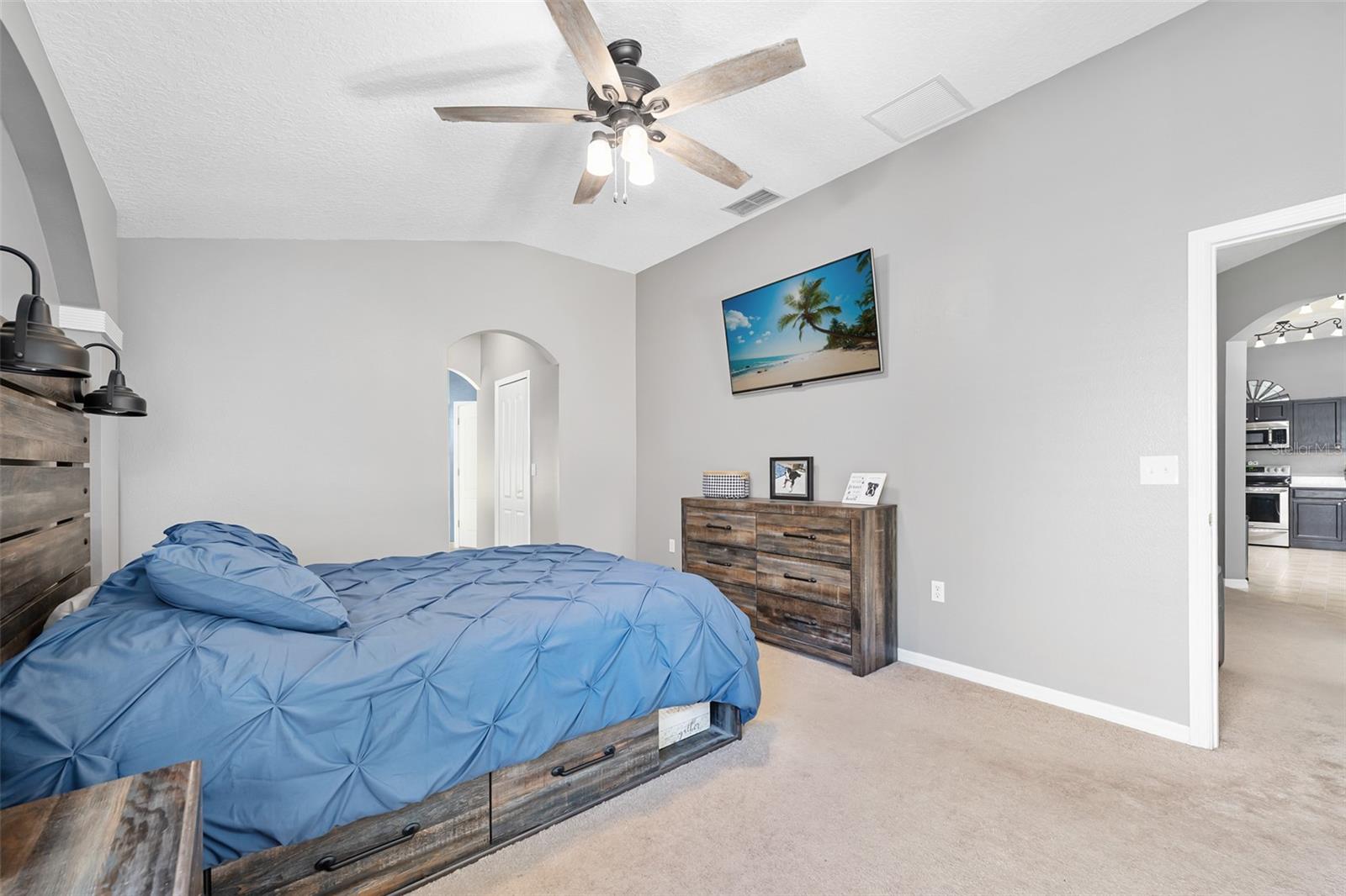 Image 17 of 39 For 635 Deland Avenue