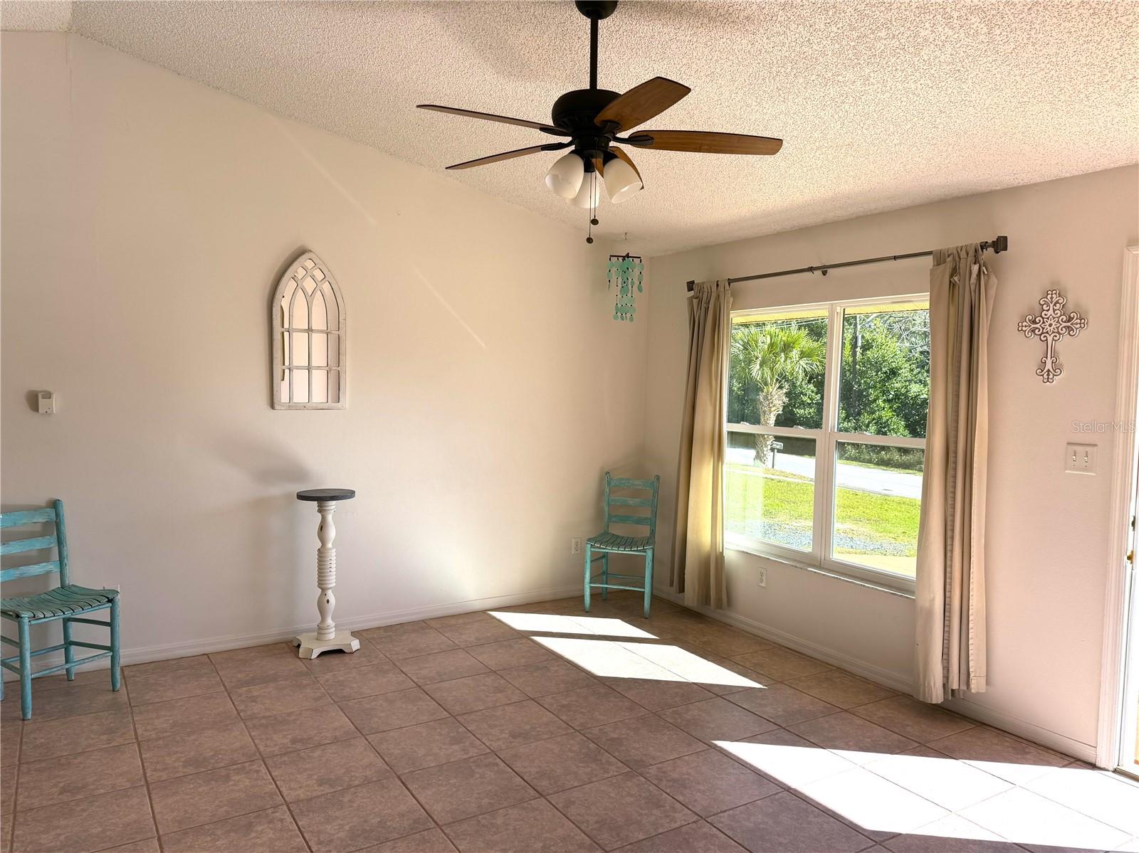 Image 6 of 14 For 222 Clara Vista