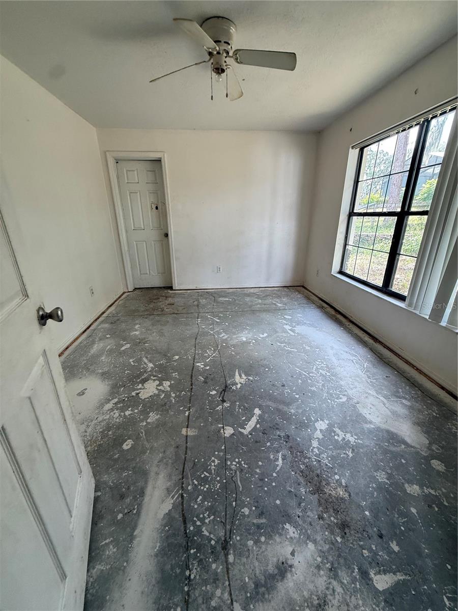 Image 10 of 13 For 40907 3rd Avenue