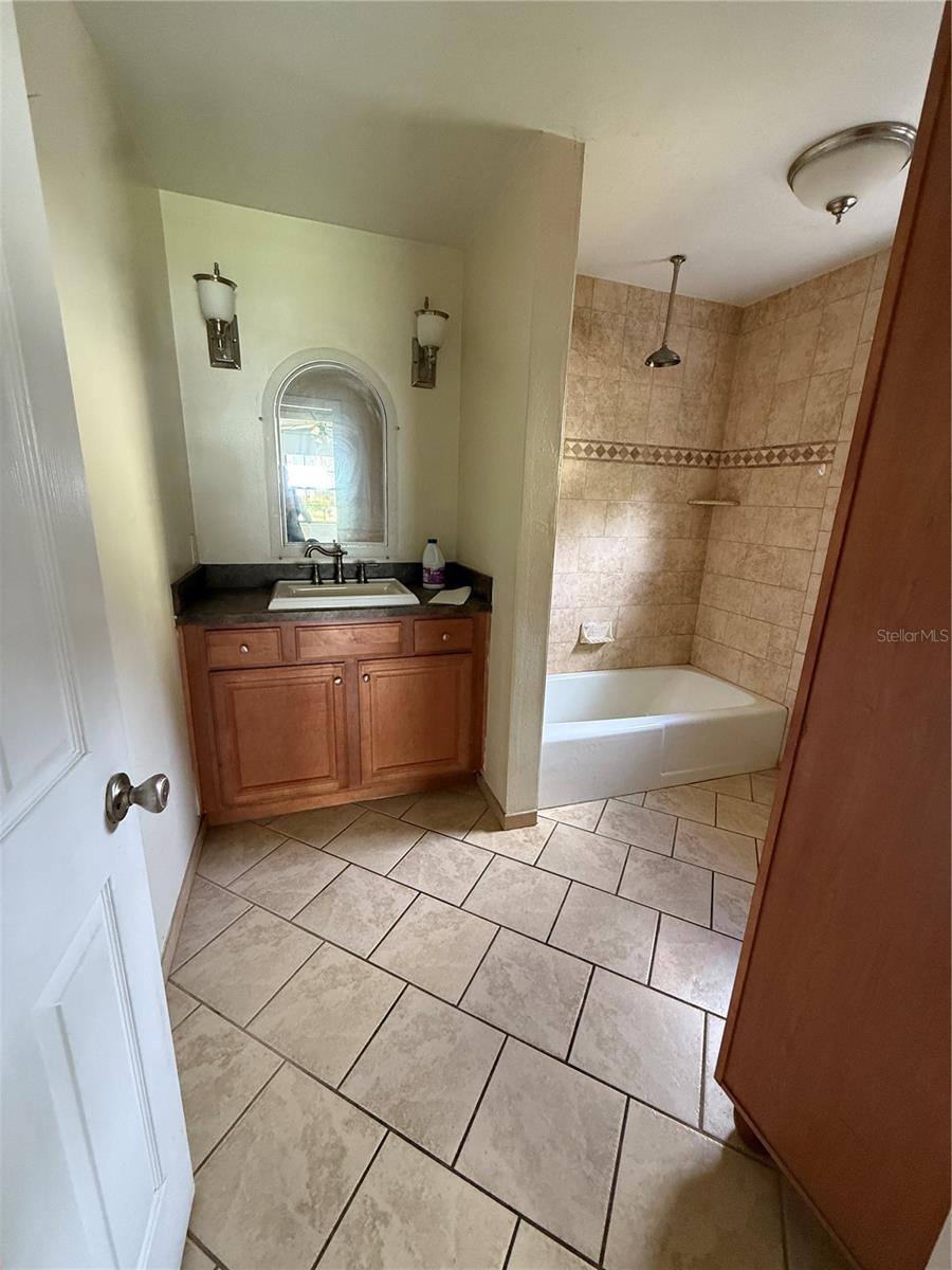 Image 4 of 13 For 40907 3rd Avenue