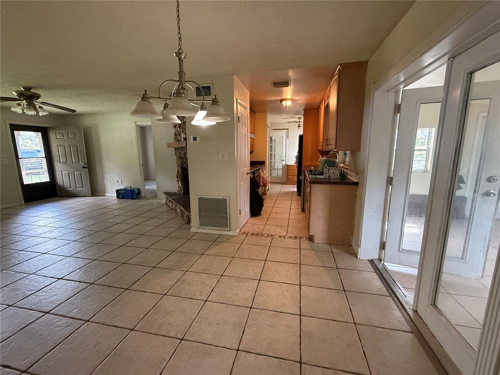 Image 5 of 13 For 40907 3rd Avenue