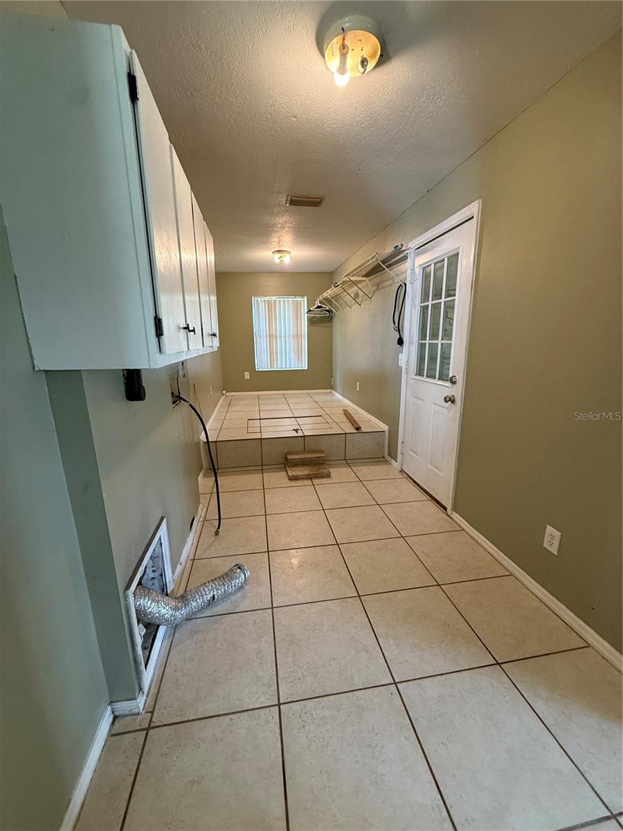 Image 9 of 13 For 40907 3rd Avenue