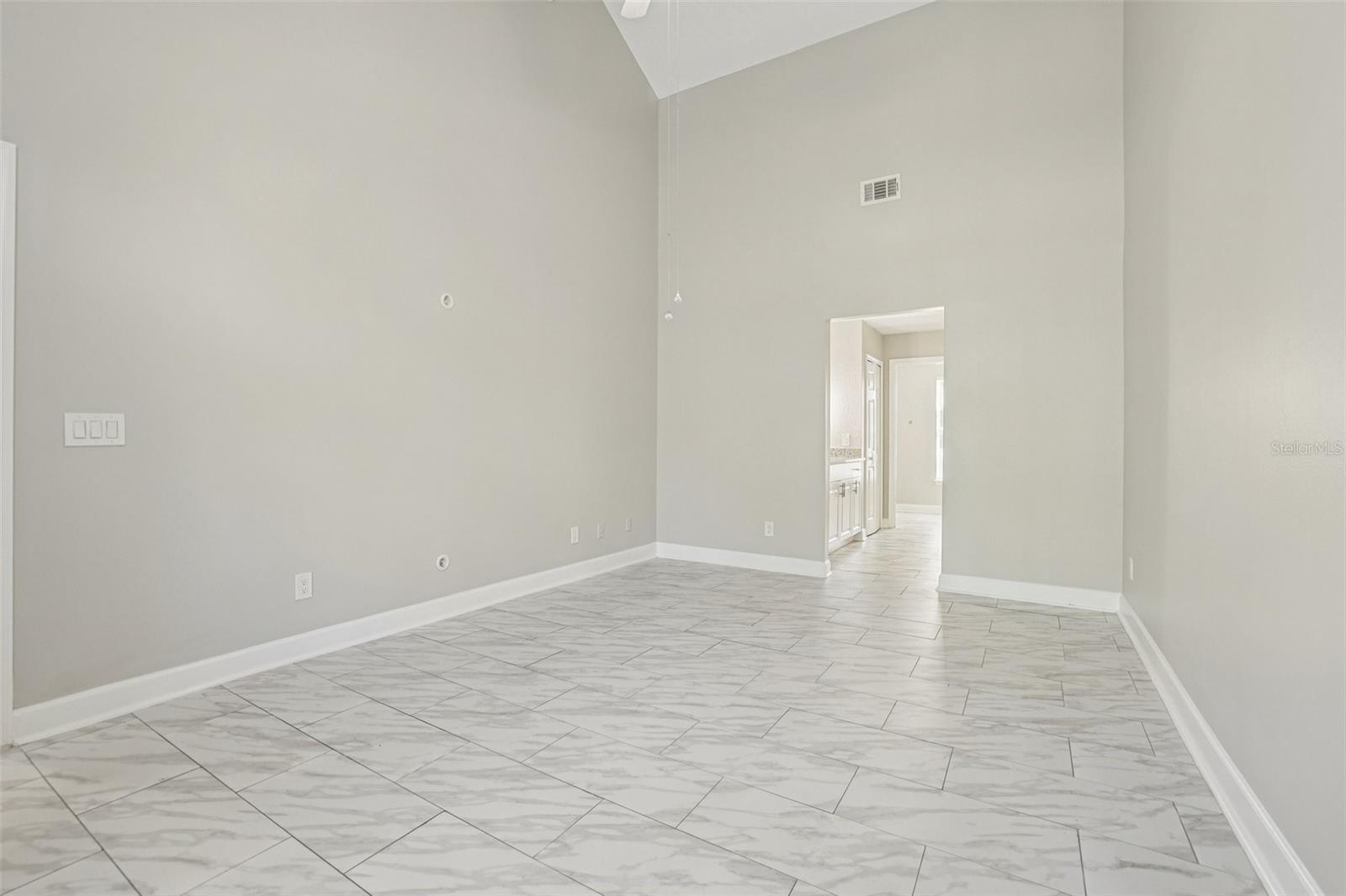 Image 32 of 49 For 1486 Farrindon Circle