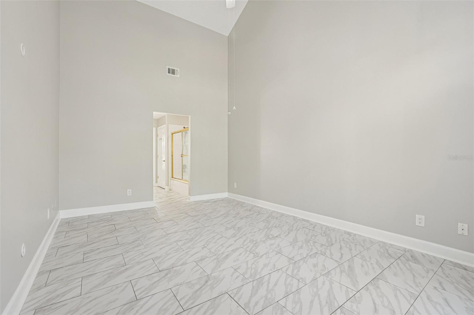 Image 33 of 49 For 1486 Farrindon Circle