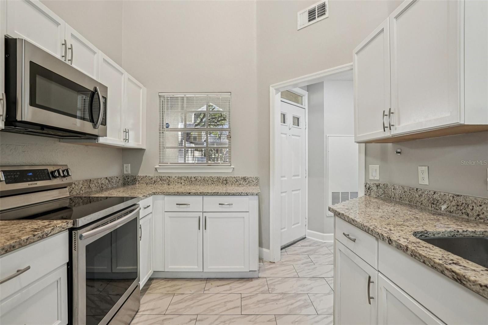 Image 6 of 49 For 1486 Farrindon Circle