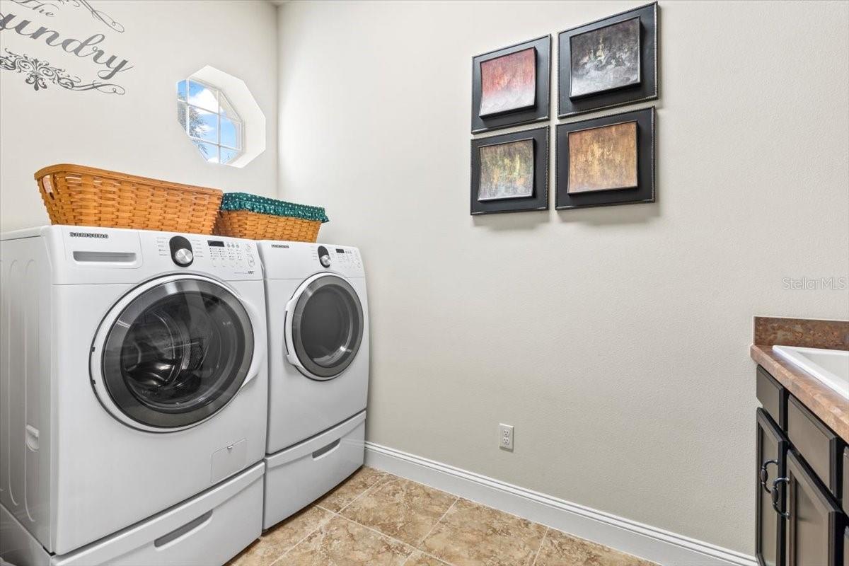 Image 38 of 90 For 568 Luna Bella Lane