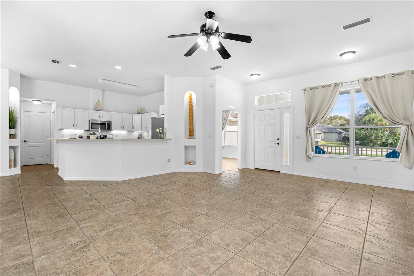 Image 14 of 45 For 16 Manderley Lane