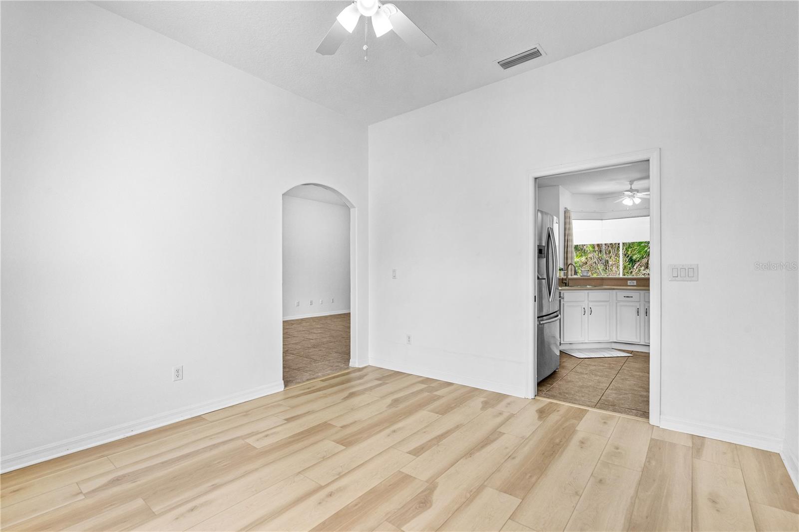 Image 21 of 45 For 16 Manderley Lane