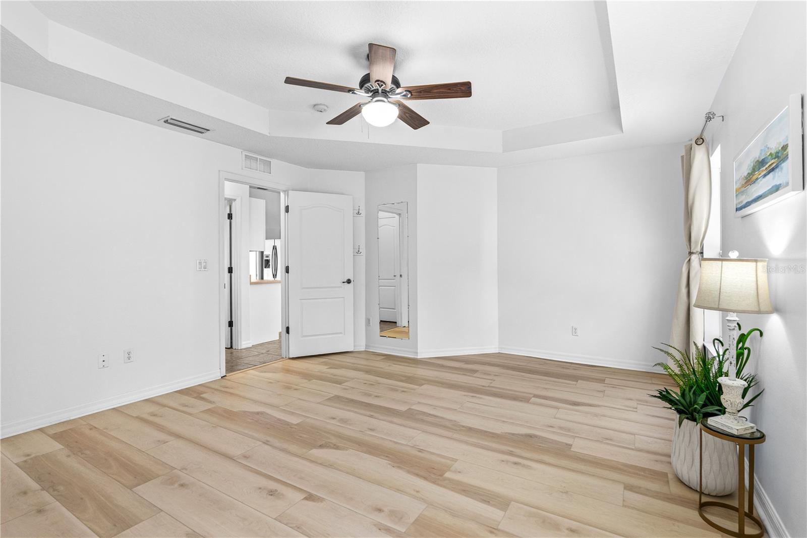 Image 24 of 45 For 16 Manderley Lane